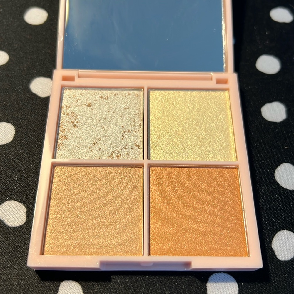 New in box KNDR Beauty Highlight Palette